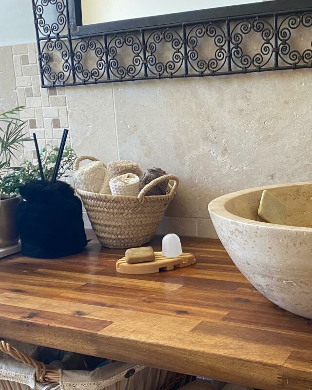 📓Nouvel article sur le blog !
Vous avez été nombreux à me partager vos efforts, vos inquiétudes, vos réussites mais aussi vos essais foireux concernant le passage au solide dans la salle de bain. 
Alors je vous ai concocté un article pour revoir tout ça. Pourquoi, comment y passer facilement et par où commencer.
Retrouvez moi vite sur le blog et n’hésitez pas à me partager vos commentaires ici même. 
À très vite

 #mazerodechetattitude #zerodechet #zerowastelife #zerodechetdansmasalledebain #zerowaste #zeroplastique #astuceszerodechet 
 #ecoresponsable #petitsgestes #consommermieux #zerodechetlifestyle #consomacteur #consommerautrement